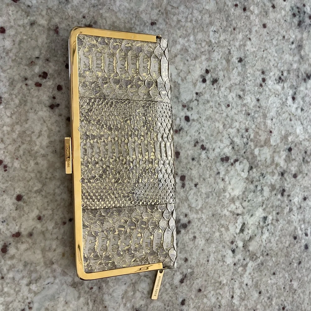 Michael Kors, Gold beige real leather clutch in snake print - Picture 6 of 7